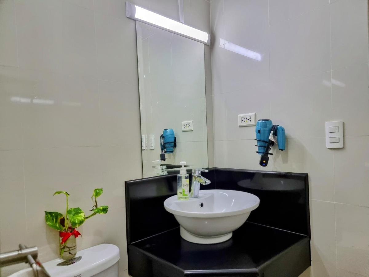 One Palm Tree Villas Condo Across Naia Terminal 3 マニラ市 エクステリア 写真